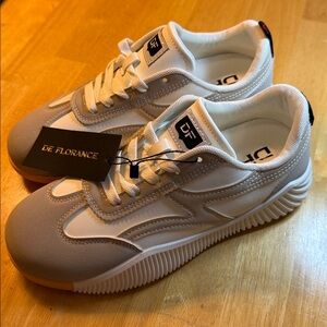 De Florance Women's Low-Top Sneakers in White and Taupe